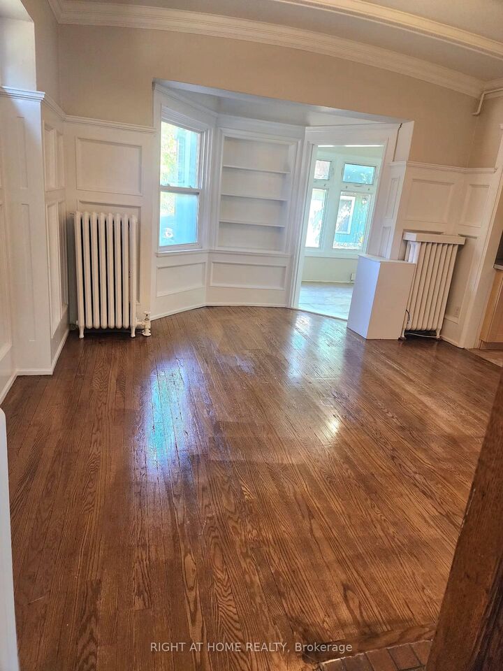 Property Photo:  32 High Park Boulevard N Unit 2  ON M6R 1M7 