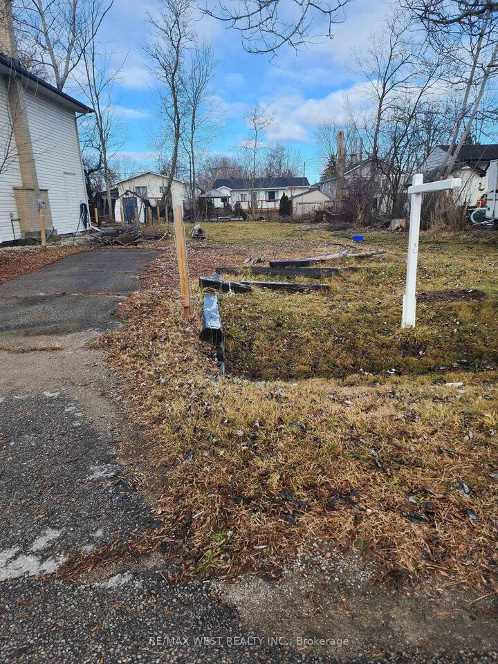 Property Photo:  310 Terrace Drive  ON L4P 2Y8 