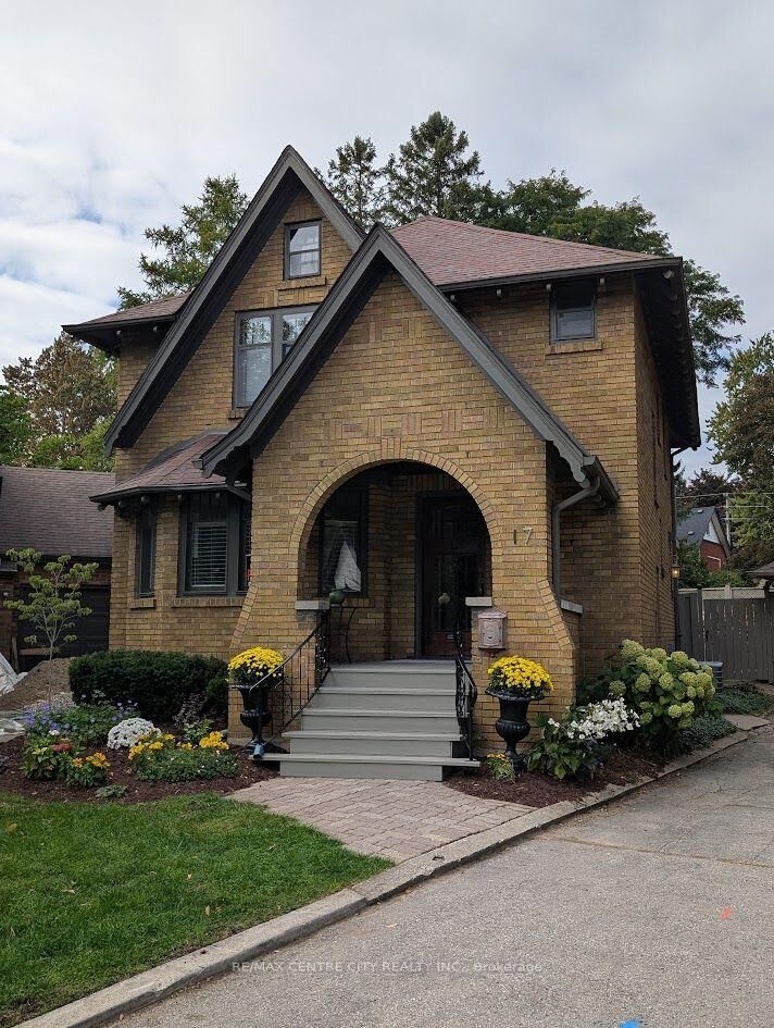 Property Photo:  