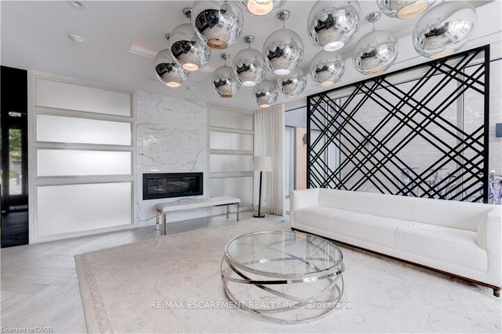 Property Photo:  168 Sabina Drive 119  ON L6H 0W5 