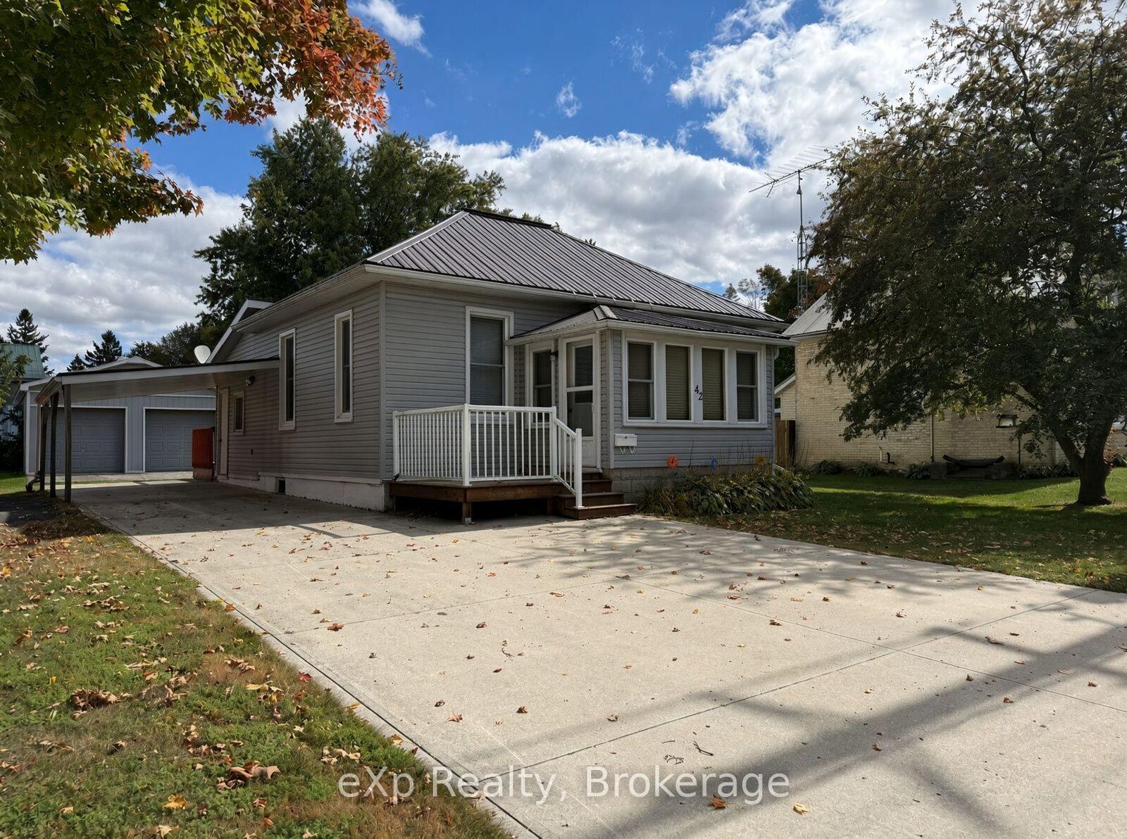 Property Photo:  42 Clarinda Street S  ON N0G 2S0 