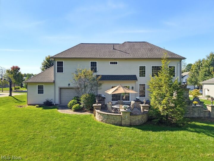 Property Photo:  2200 Hunting Valley Lane  OH 44241 