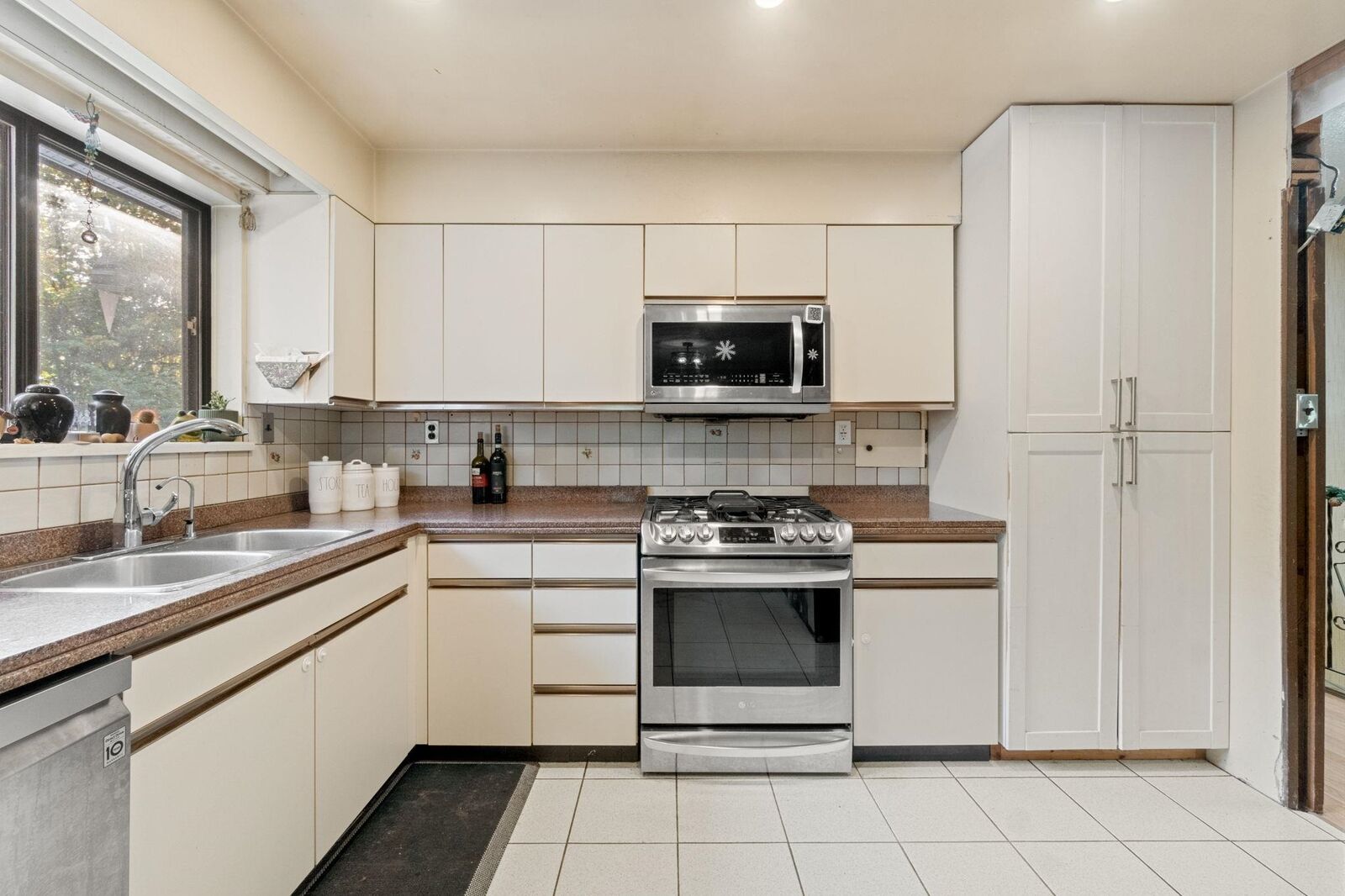 Property Photo:  3278 Coy Avenue  BC V3E 3H3 