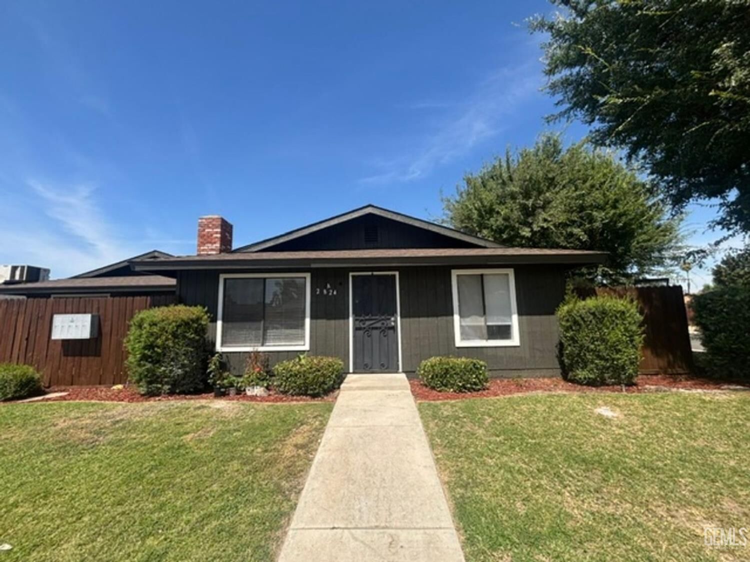 Property Photo:  2824 N Half Moon Drive  CA 93309 