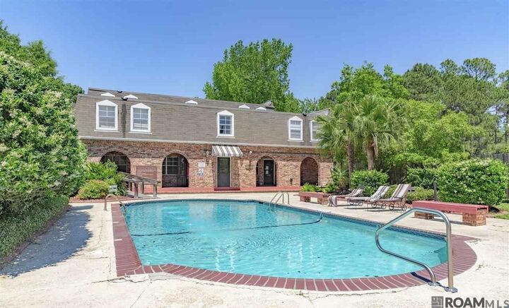 Property Photo: 4735 Government St #100 LA 70806