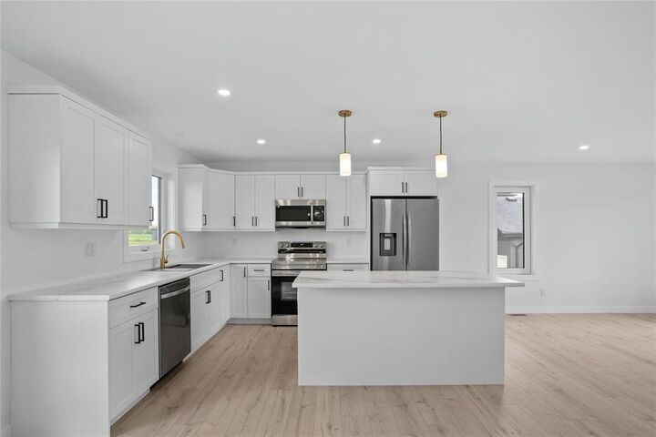Property Photo: 272 Fernwood Way MB R0A 0C1