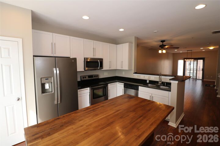 Property Photo:  524 Donatello Avenue  NC 28205 