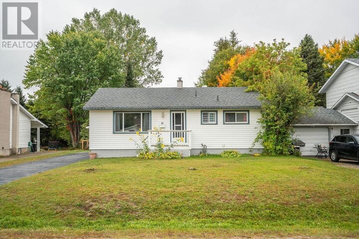Property Photo: 41 Centre St ON P6A 4P5