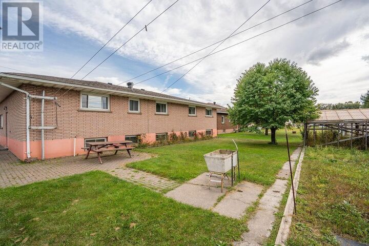 Property Photo:  285 Spadina Ave  ON P6C 5E1 