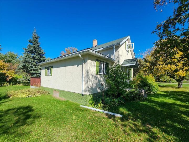 Property Photo:  13 1st Street North  MB R0C 0W0 