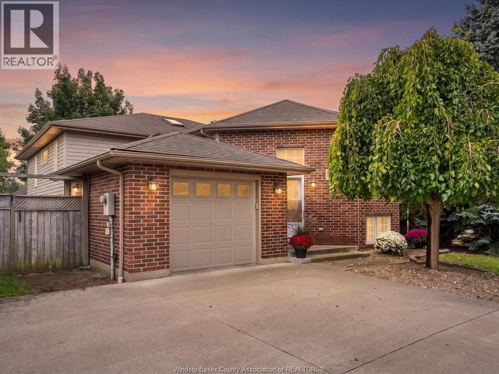 Property Photo:  342 Thorn Ridge Crescent  ON N9V 3X4 