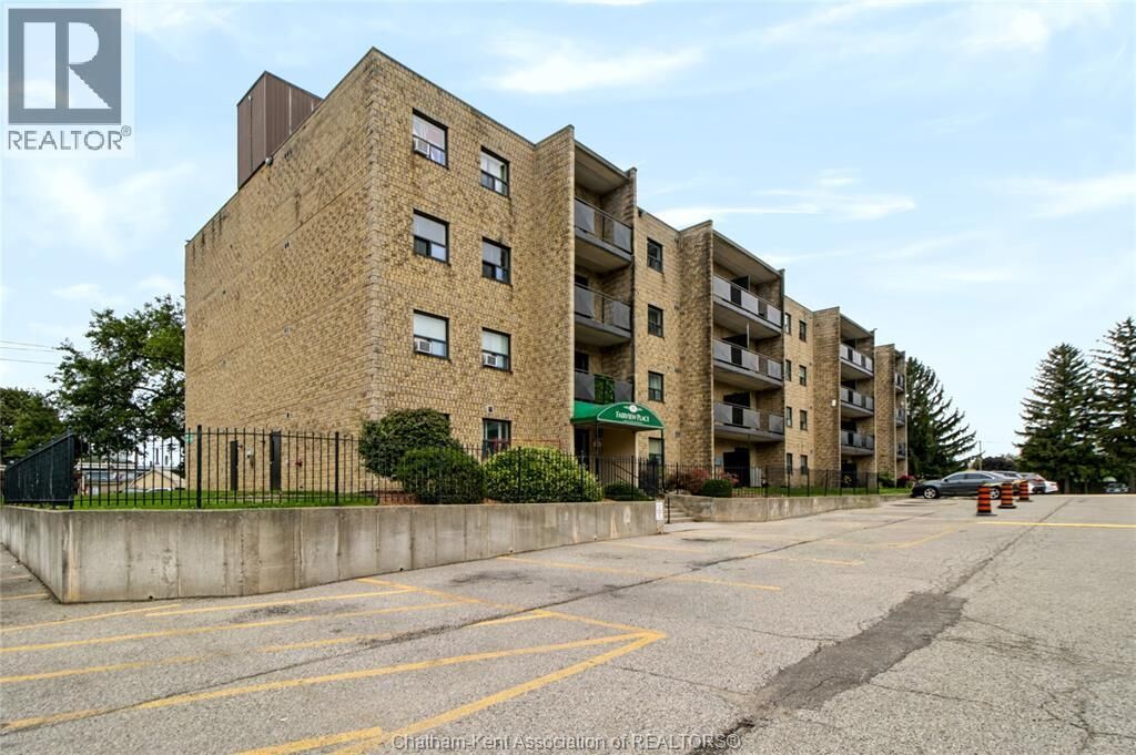 Property Photo:  140 Park Avenue East 302  ON N7M 3V6 