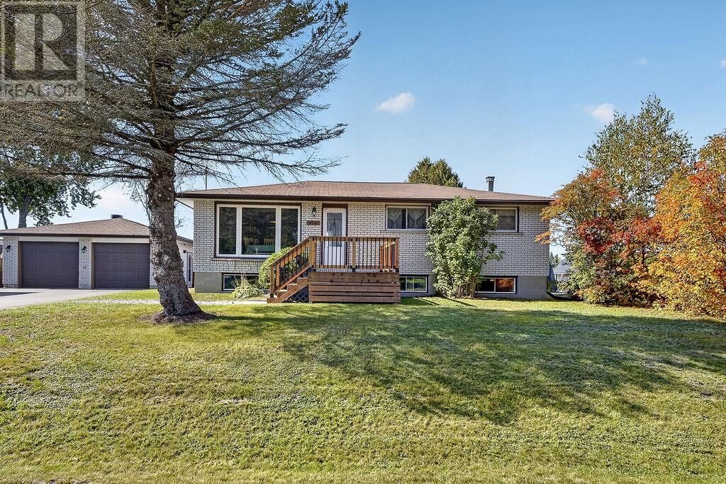 Property Photo: 4241 Addy Crescent ON P3P 1S2