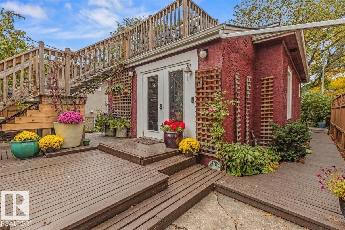 Property Photo:  11347 89 Street NW  AB T5B 3T5 