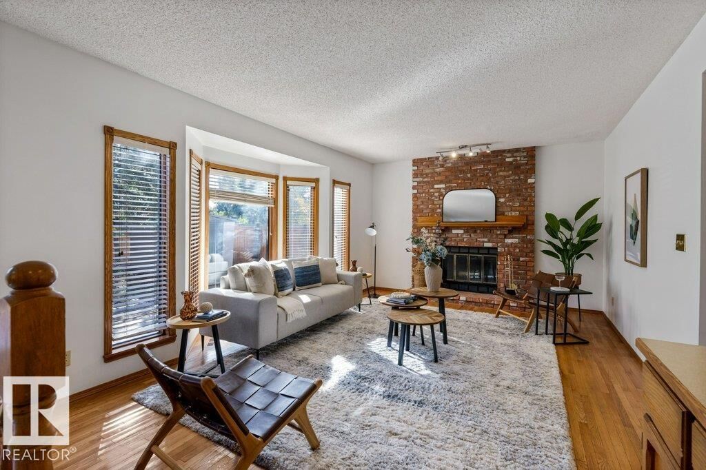 Property Photo:  507 Burton Close NW  AB T6R 2B2 