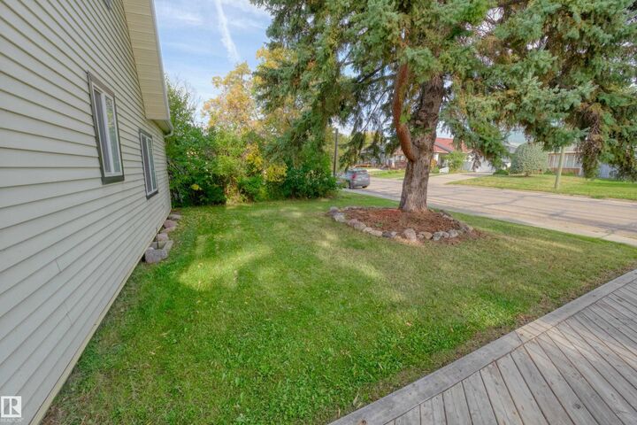 Property Photo:  4947 49 Avenue  AB T7N 1G6 