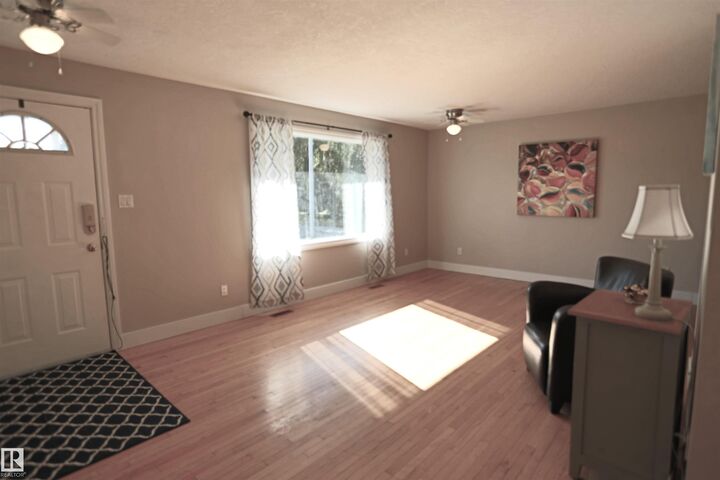 Property Photo:  3 Dorchester Road  AB T7X 2B2 
