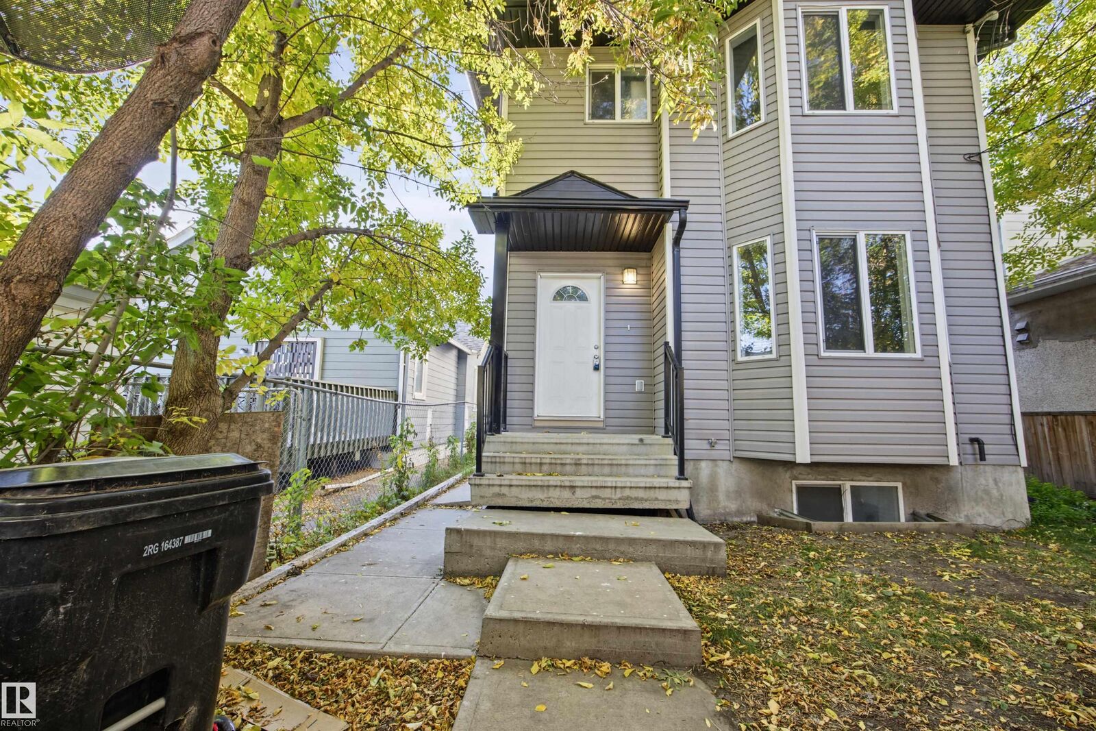 Property Photo:  9626 106 Avenue NW  AB T5H 0N4 