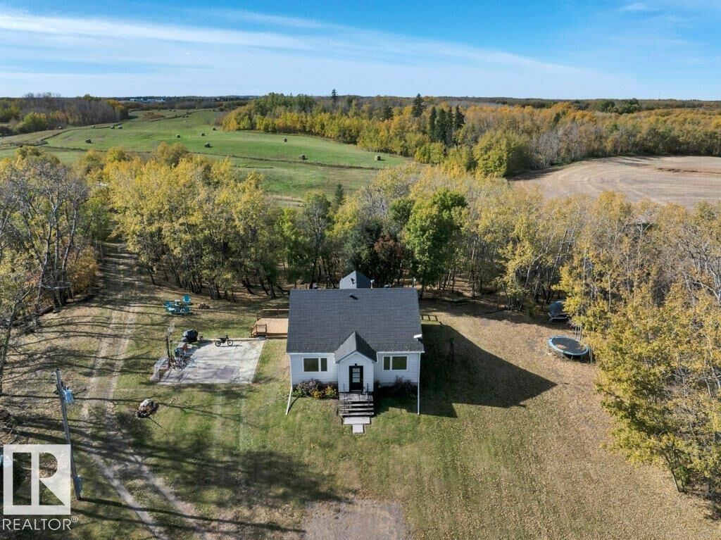 Property Photo:  50040 Rge Rd 230  AB T0B 3M3 