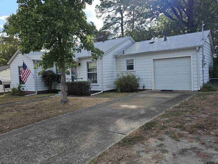 Property Photo:  607 Thompson  TX 75662 
