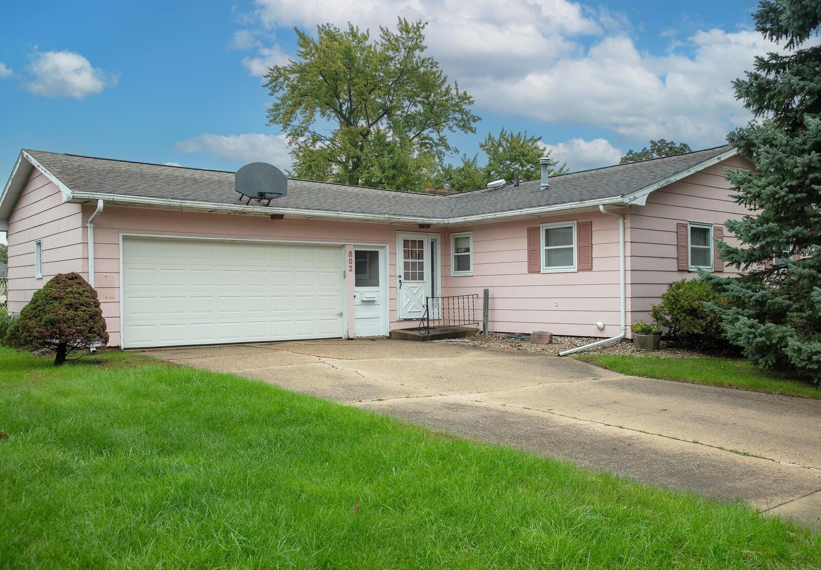 Property Photo:  802 11th Ave NW  IA 50677 