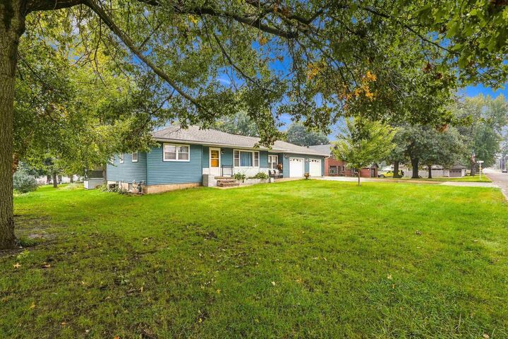Property Photo:  400 N Maple Street  IA 50674 