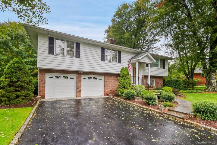 Property Photo:  5 Susan Drive  NY 10589 
