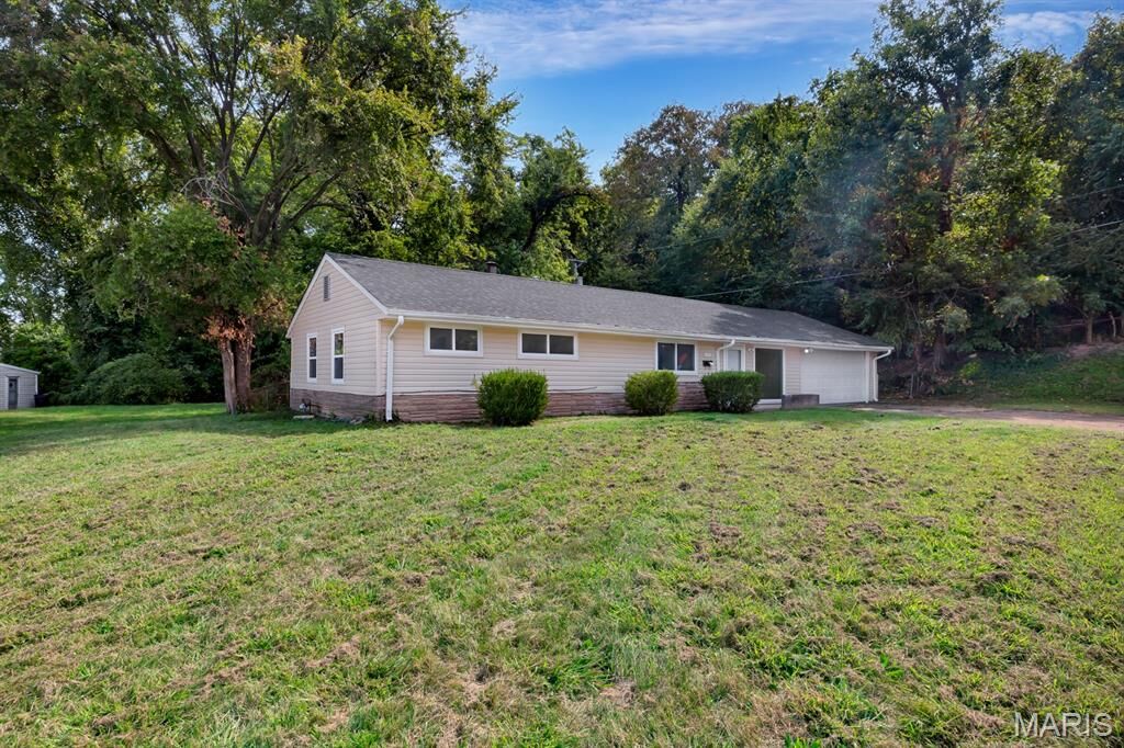 Property Photo:  5500 Winchelsea Drive  MO 63121 