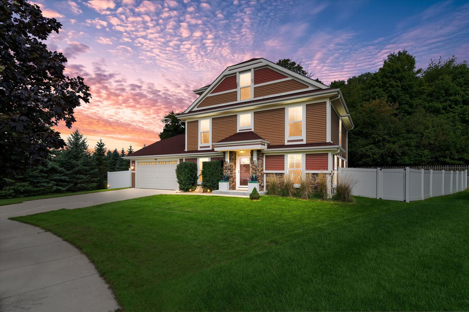 Property Photo: 914 Durango Dr WI 53027