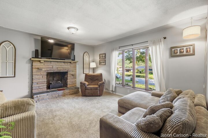 Property Photo:  2525 Bristolwood Drive NW  MI 49544 