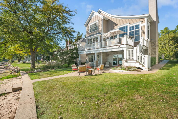 Property Photo:  937 N Shore Drive  IL 60014 