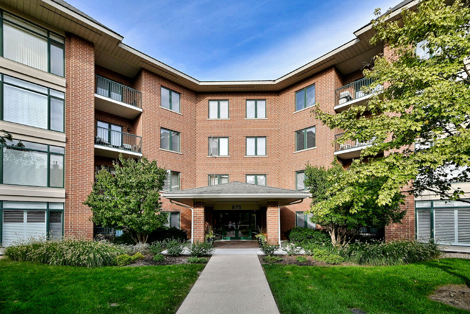 Property Photo: 875 E 22nd Street 104 IL 60148