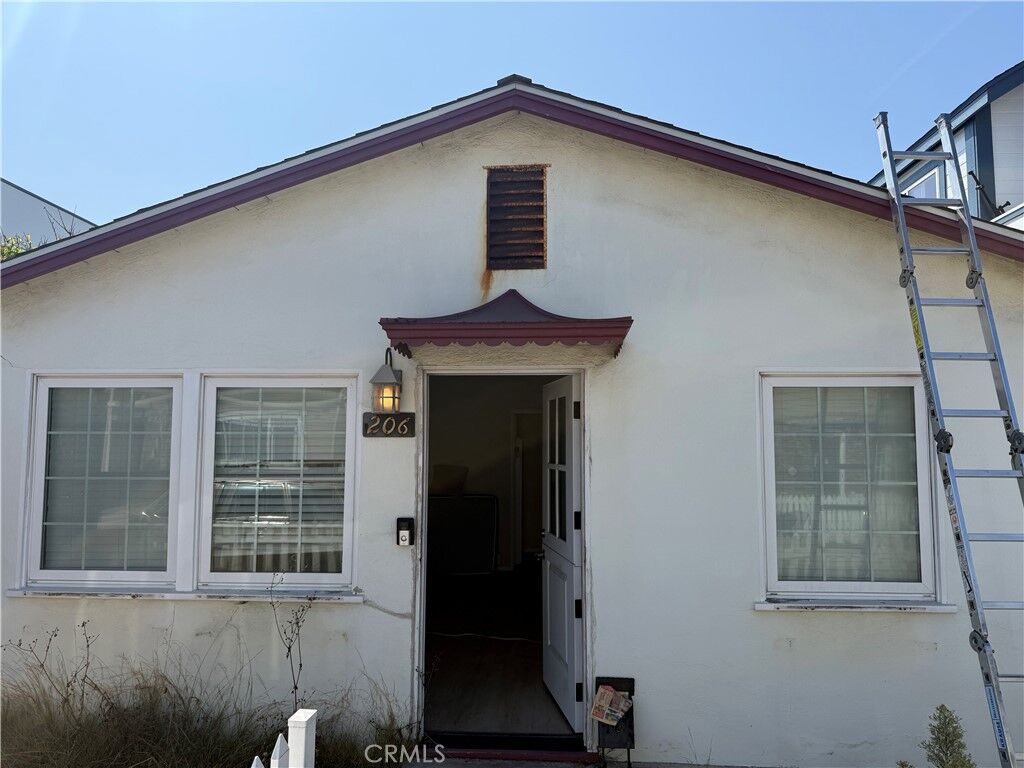 Property Photo:  206 40th Street  CA 92663 