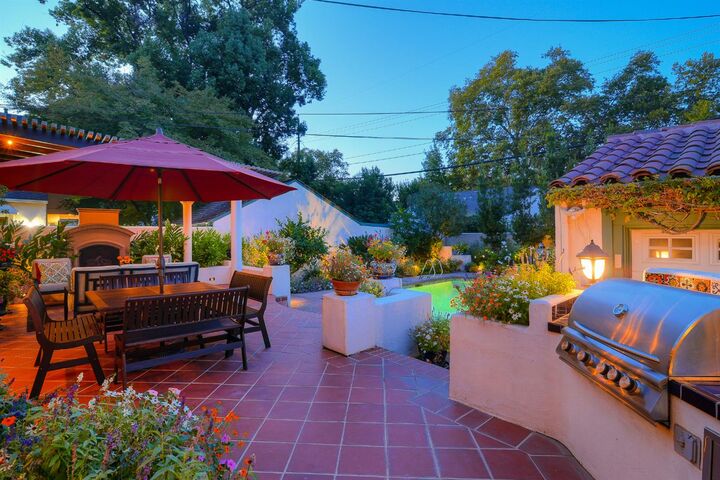 Property Photo:  1841 11th Avenue  CA 95818 