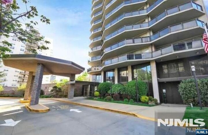 Property Photo:  2077 Center Avenue 7J  NJ 07024 