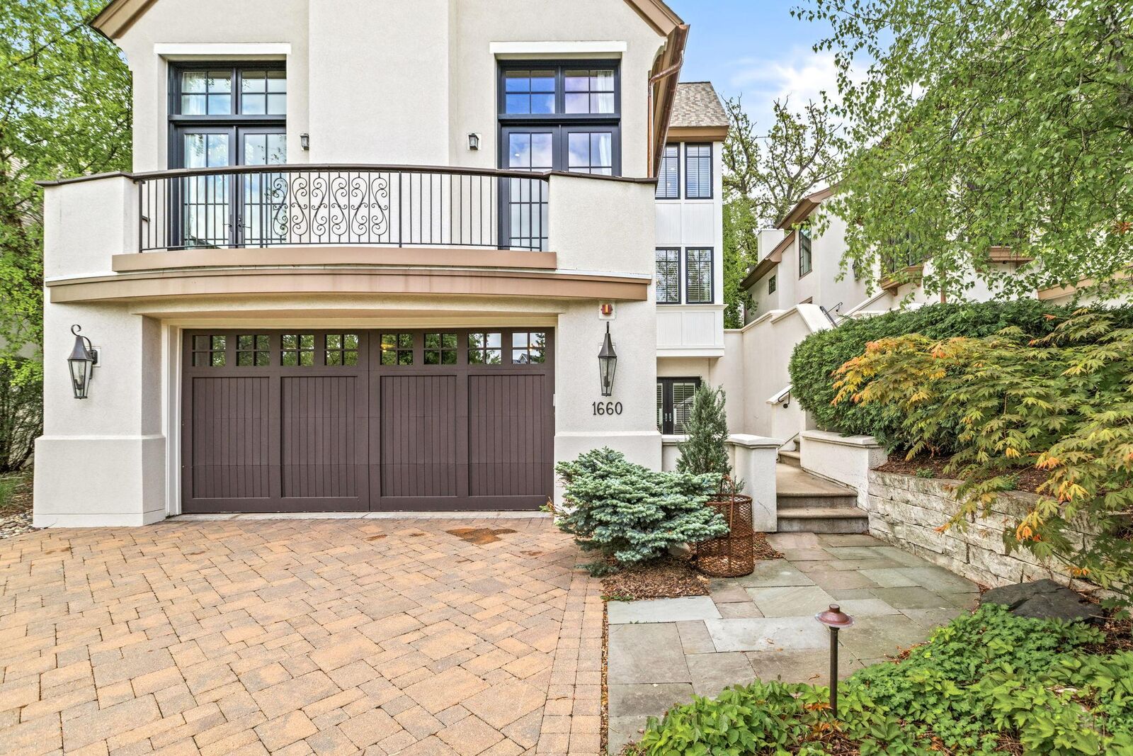 Property Photo:  1660 Carriage Path  MN 55422 