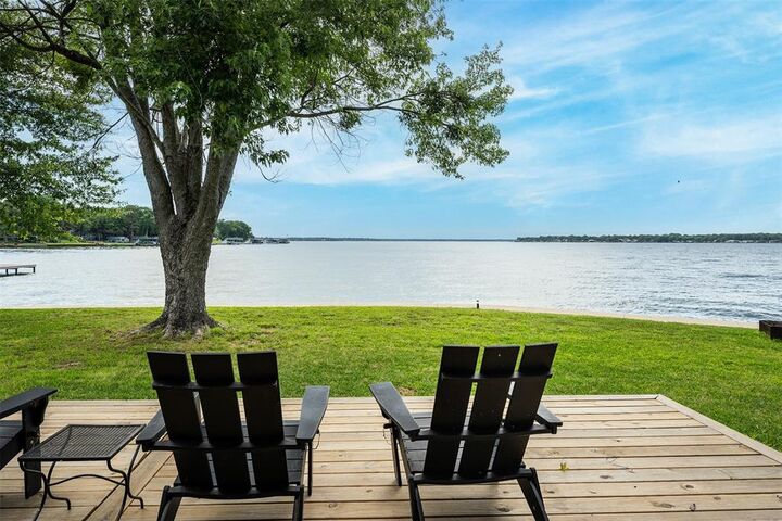 Property Photo:  221 Edythe Dee Lane  TX 75156 