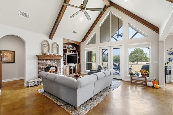 Property Photo: 5541 County Road 1130 TX 75442