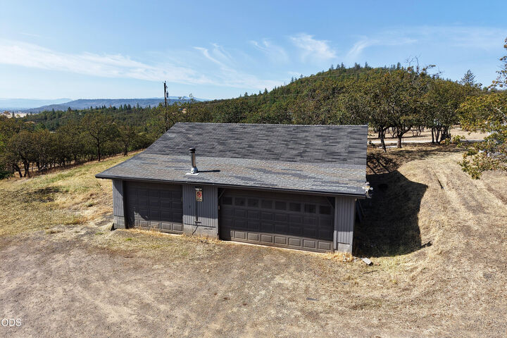 Property Photo:  1234 Wedgewood Drive  OR 97524 