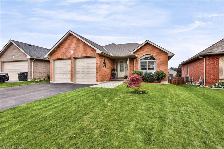 Property Photo:  62 Redbud Crescent  ON N3Y 0B8 