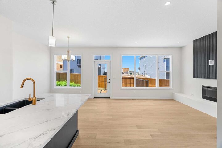 Property Photo:  63 Annette Rise NW  AB T3R 2L6 