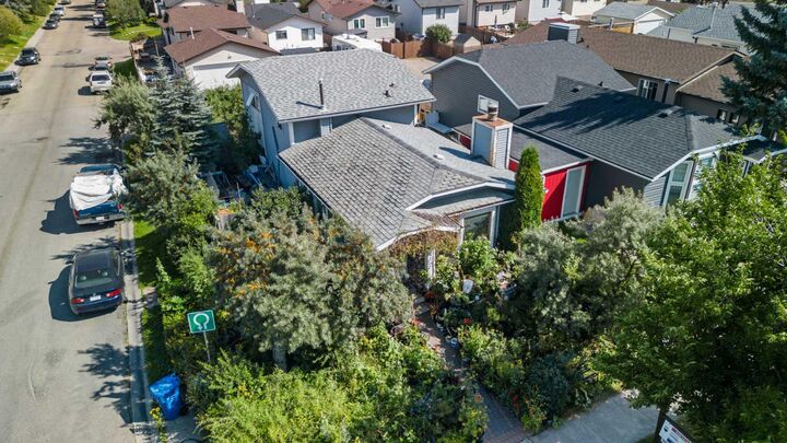 Property Photo:  16 Tararidge Drive NE  AB T3J 2P8 