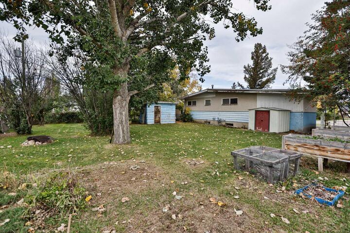 Property Photo:  314 Kipp Street  AB T0L 1S0 