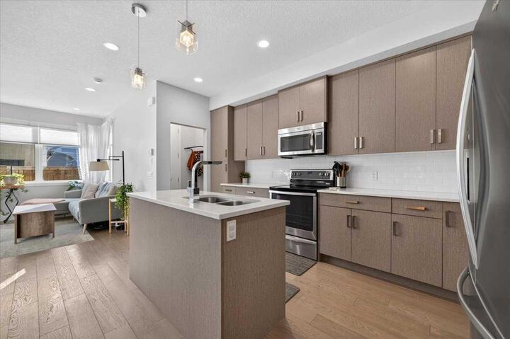 Property Photo:  1920 25A Street SW 2  AB T3E 1Y5 