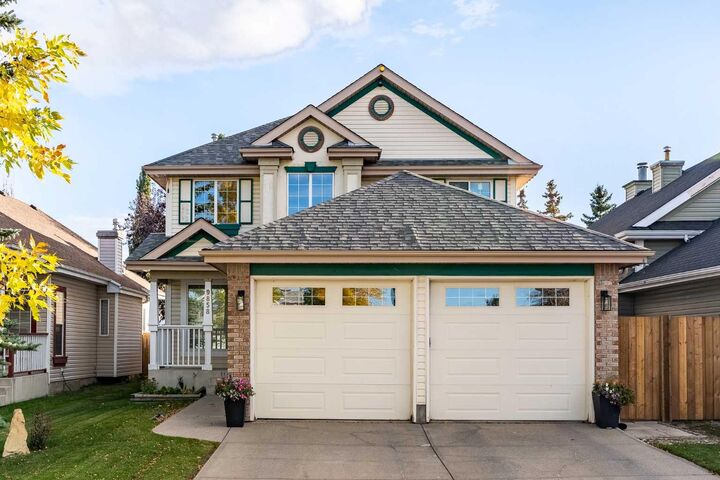Property Photo:  9858 Hidden Valley Drive NW  AB T3A 5K5 