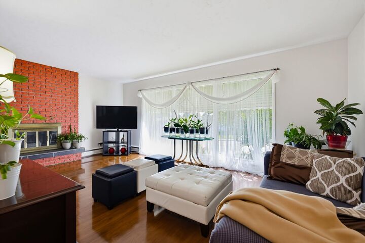 Property Photo:  704 75 Avenue SW  AB T2V 0S3 