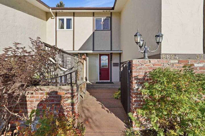 Property Photo:  6624 37 Street SW  AB T3E 5M9 