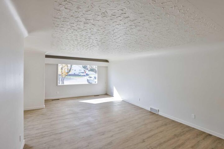 Property Photo:  102 N 100 E  AB T0K 2S0 