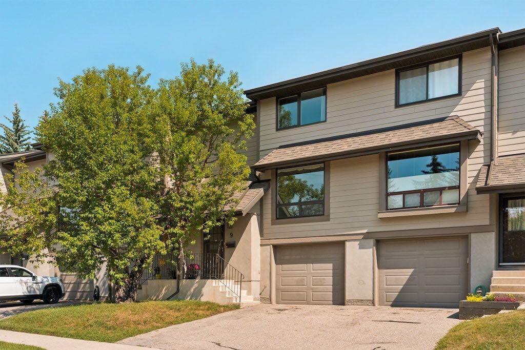Property Photo:  5019 46 Avenue SW 9  AB T3E 6R1 