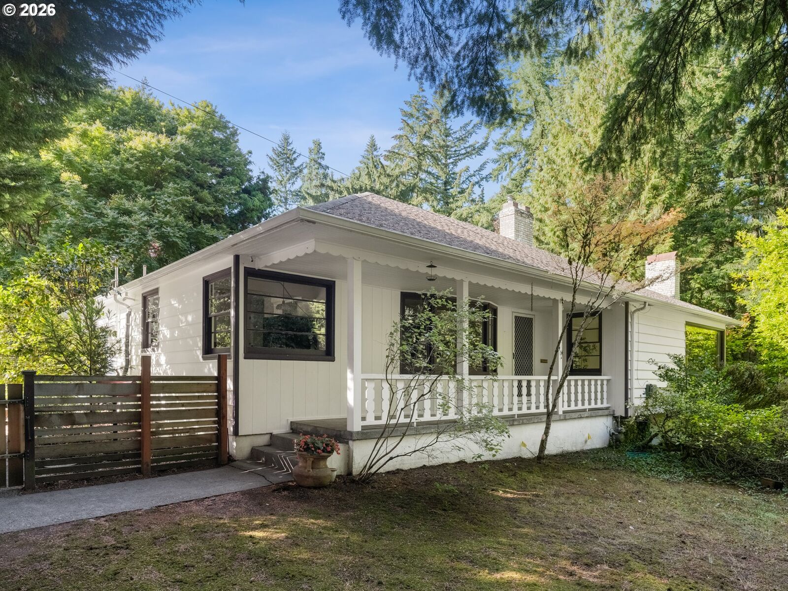 Property Photo:  601 SW Chestnut St  OR 97219 